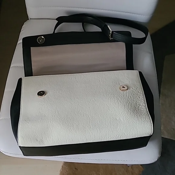 Talbots Elegant Black and White Leather Crossbody/Handbag ❤️ - Picture 4 of 8